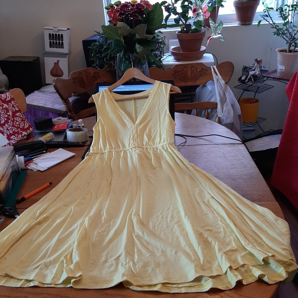 Ladies clothing - Picture 5 of 7